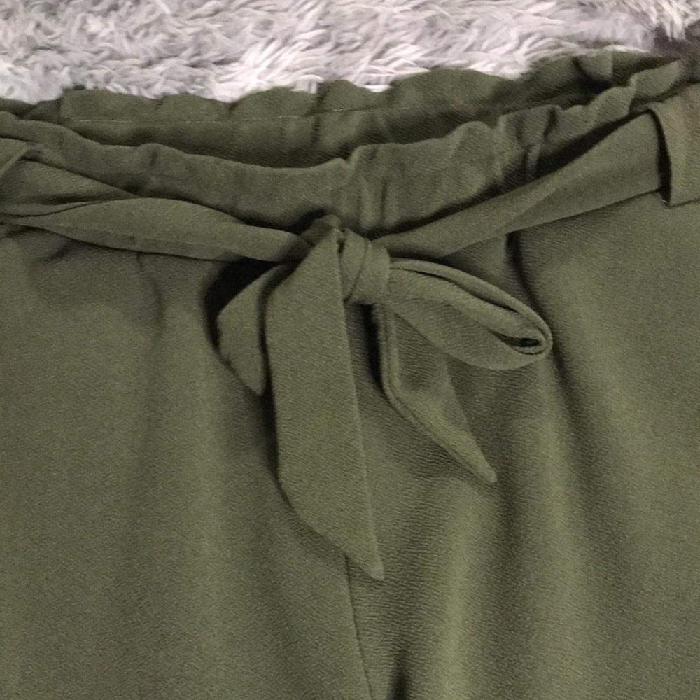 Green pants - Picture 3 of 5